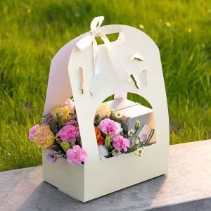 Hộp mica 2 ngăn bánh hoa + kèm hộp mica 13