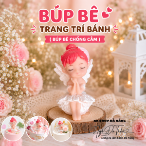 Em bé chống cằm